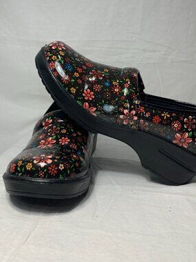 Easy Works by Easy Street Slip Resistant Clogs 8.5 M Black Floral Nursing Shoes